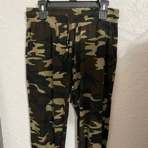 Hot Kiss Camo Joggers